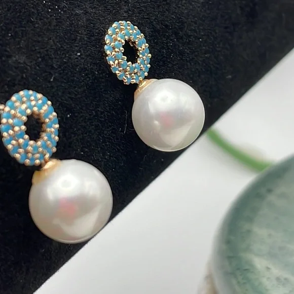 White Pearl with turquoise Diamonds Golden Plated in 18K Gold Earring Butterfly - Picture 6 of 8